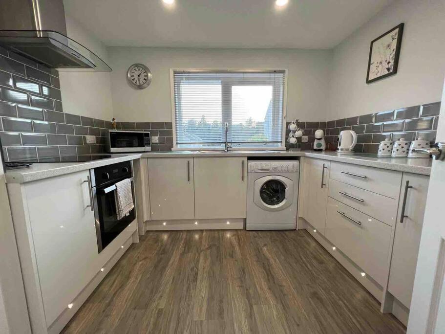 Modern 2 Bed Apartment Обан Экстерьер фото